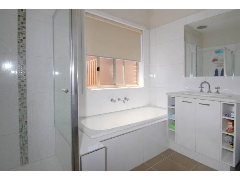 2/7 Leonard Avenue, Glenroy VIC 3046