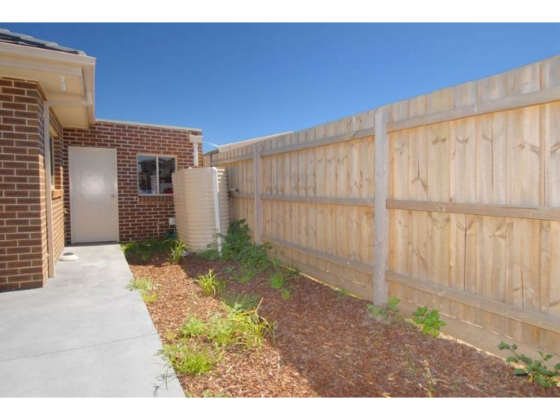 2/7 Leonard Avenue, Glenroy VIC 3046