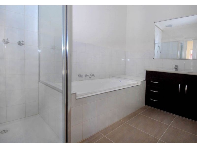 2/46 MAUDE AVENUE, Glenroy VIC 3046