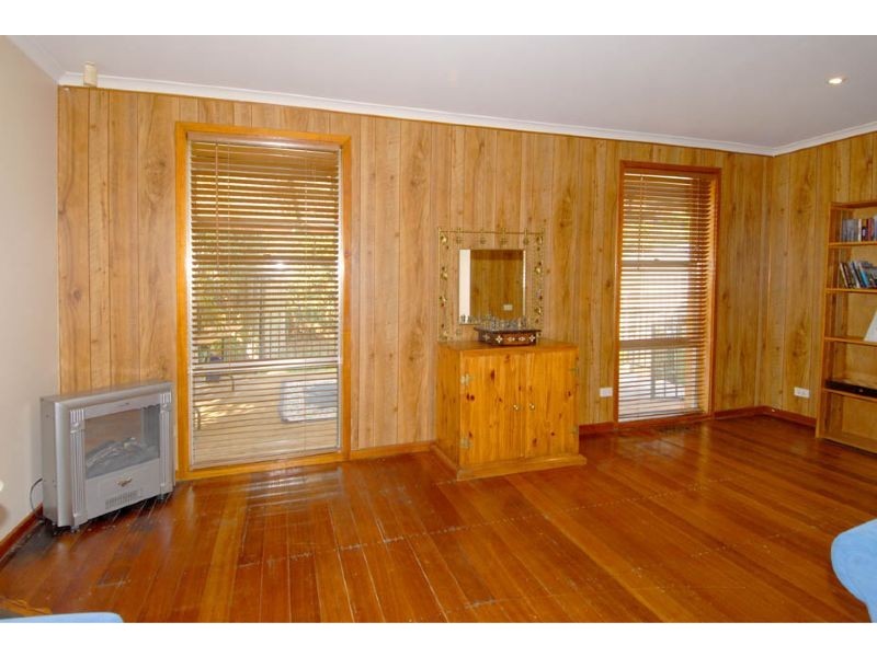 12 Emerald Street, Dallas VIC 3047