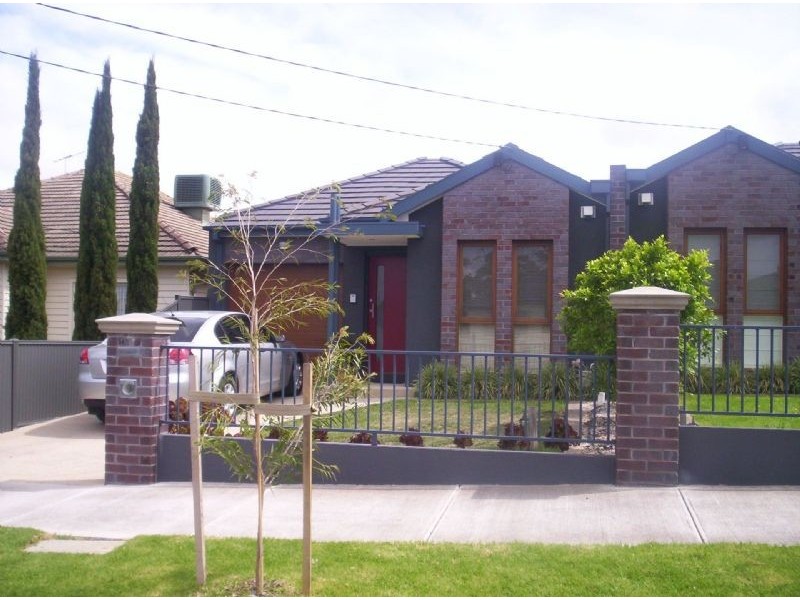 18a Mackinnon Grove, Glenroy VIC 3046