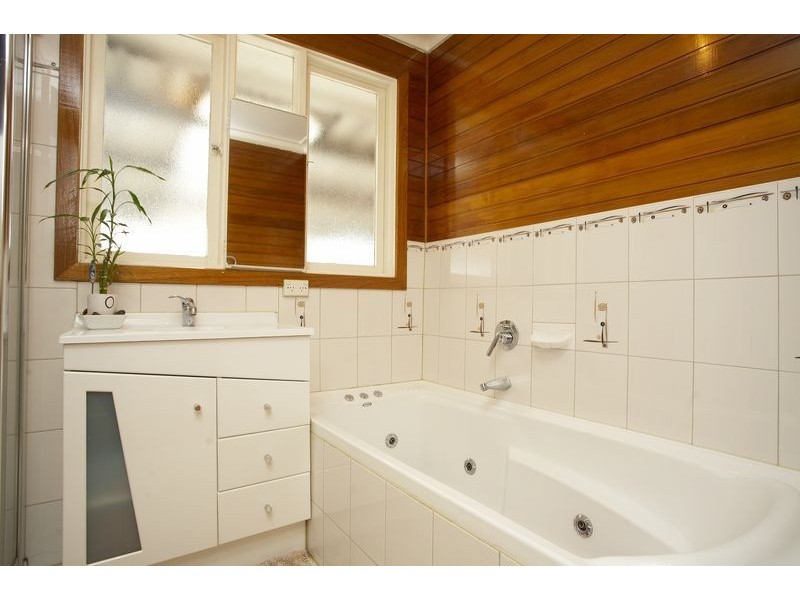 24 Gish Court, Hadfield VIC 3046