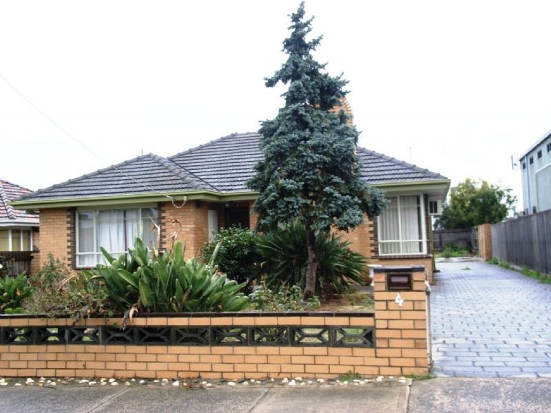 4 OLIVER COURT, Fawkner VIC 3060