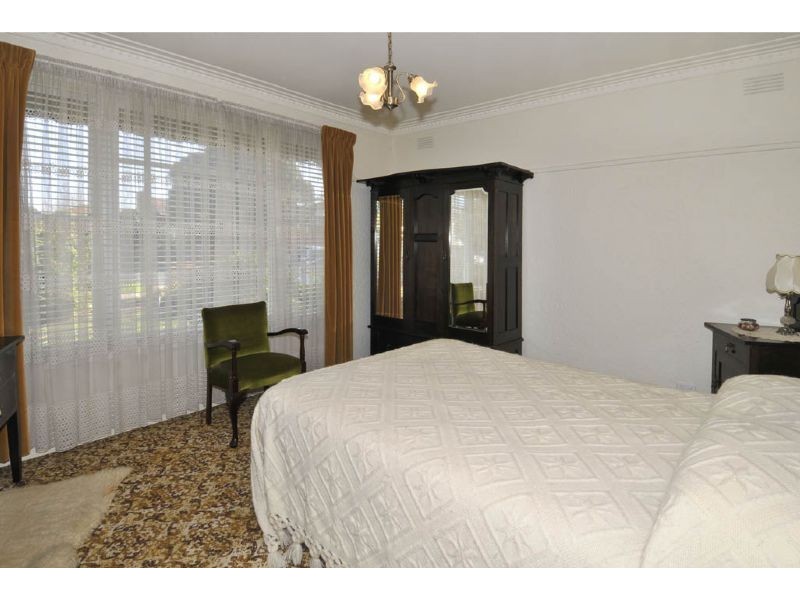 18 Snell Grove, Pascoe Vale VIC 3044