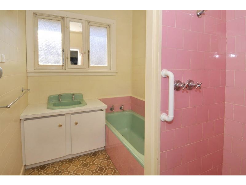 18 Snell Grove, Pascoe Vale VIC 3044