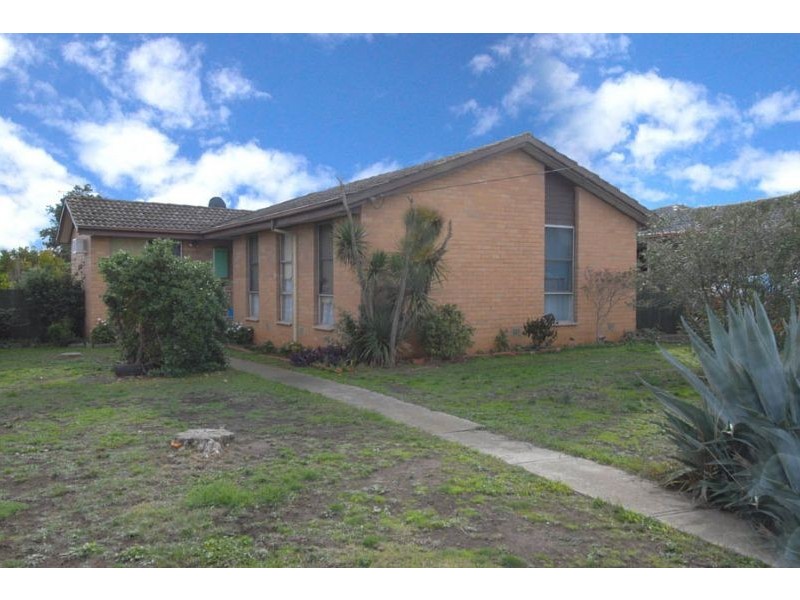 8 Karnak Crescent, Coolaroo VIC 3048