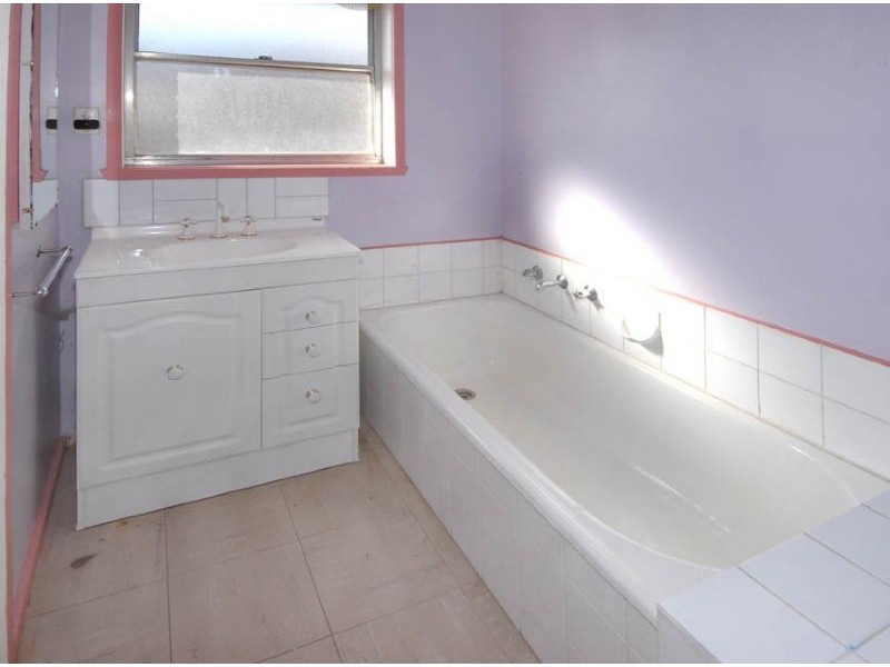 8 Karnak Crescent, Coolaroo VIC 3048