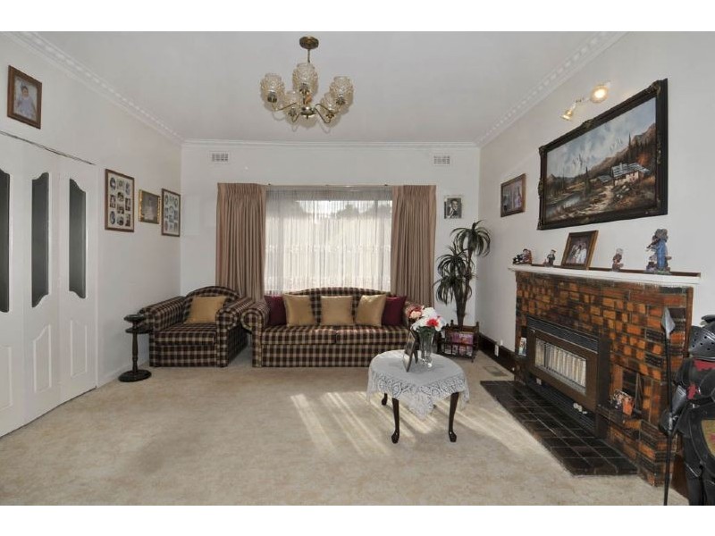 17 Glenroy Road, Glenroy VIC 3046