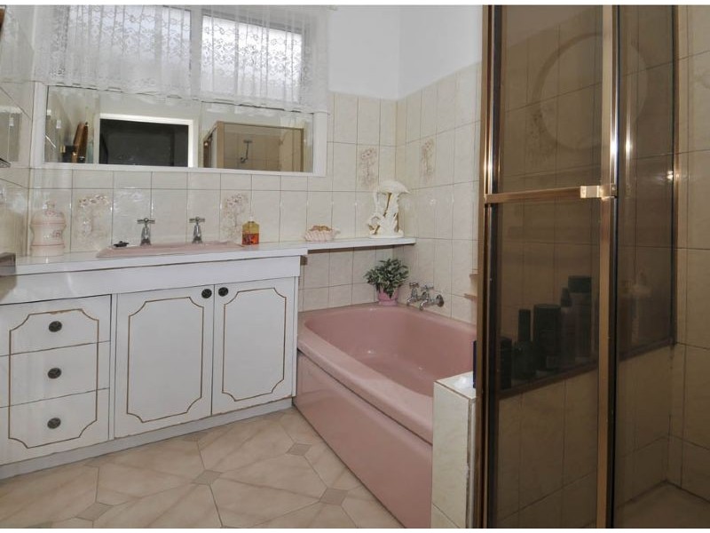 17 Glenroy Road, Glenroy VIC 3046