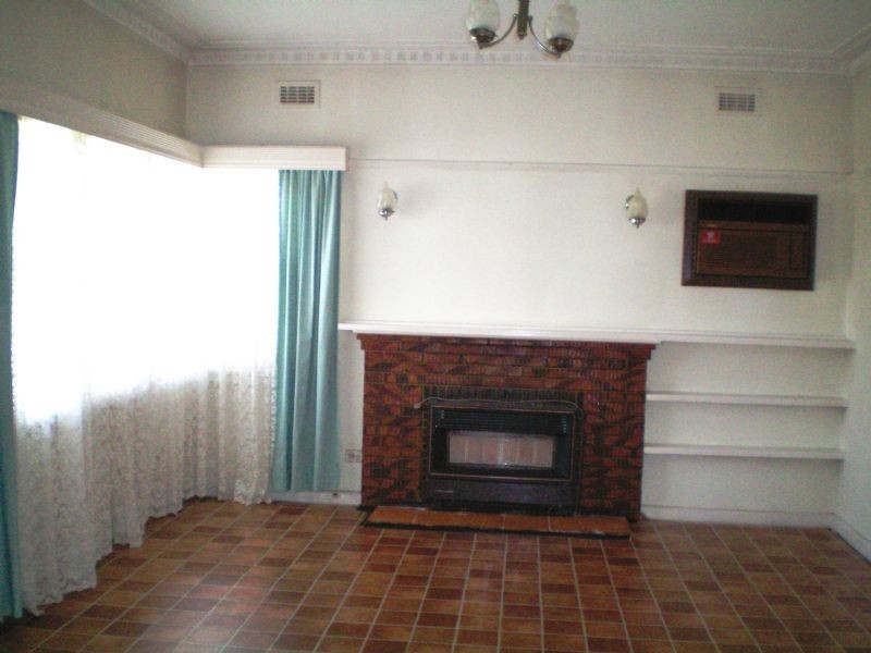 8 LEX GROVE, Oak Park VIC 3046