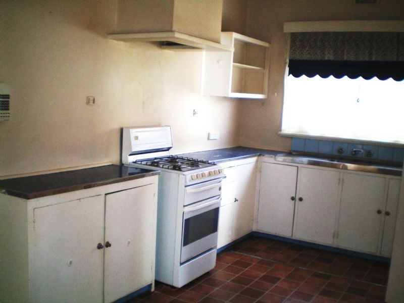 8 LEX GROVE, Oak Park VIC 3046