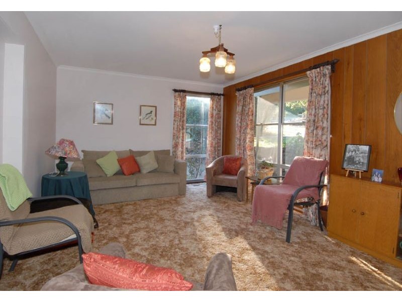 21 Hendricks Crescent, Jacana VIC 3047