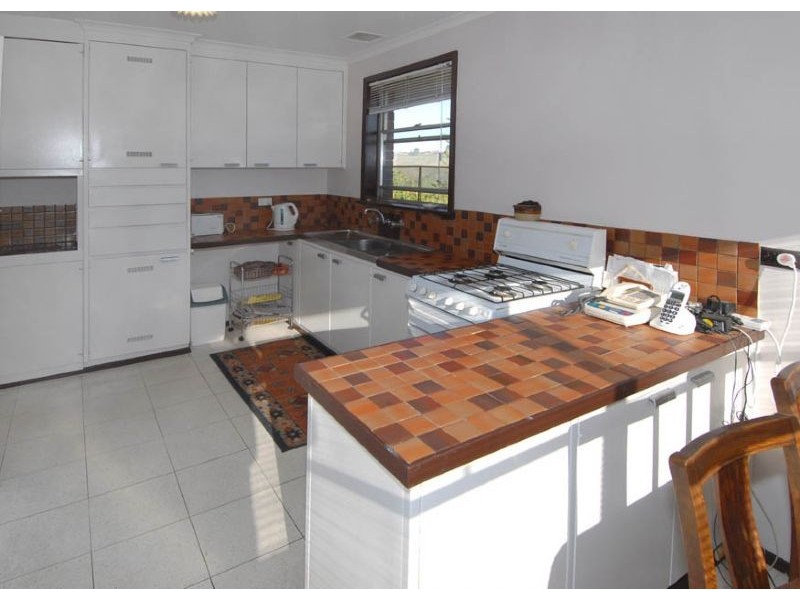 21 Hendricks Crescent, Jacana VIC 3047