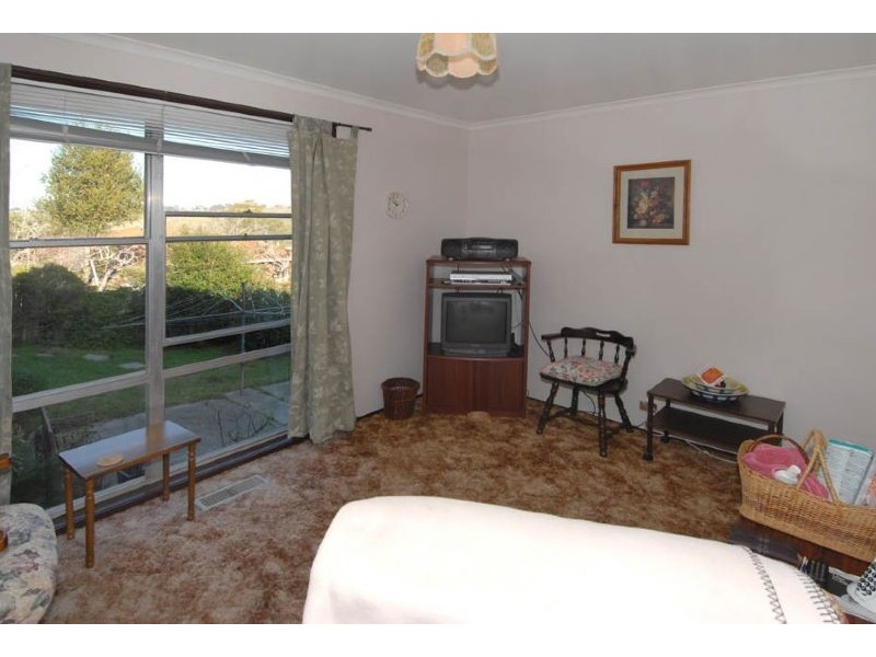 21 Hendricks Crescent, Jacana VIC 3047