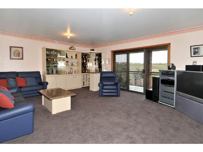 37 Valley Crescent, Glenroy VIC 3046