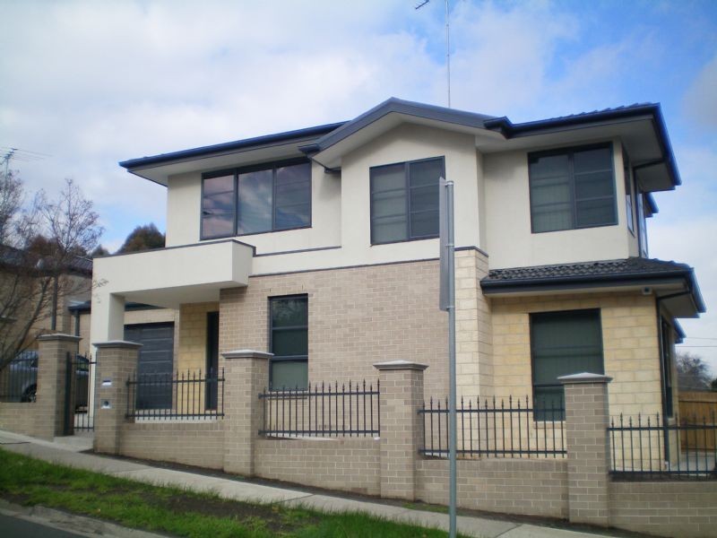 11 MEAKER AVENUE, Oak Park VIC 3046