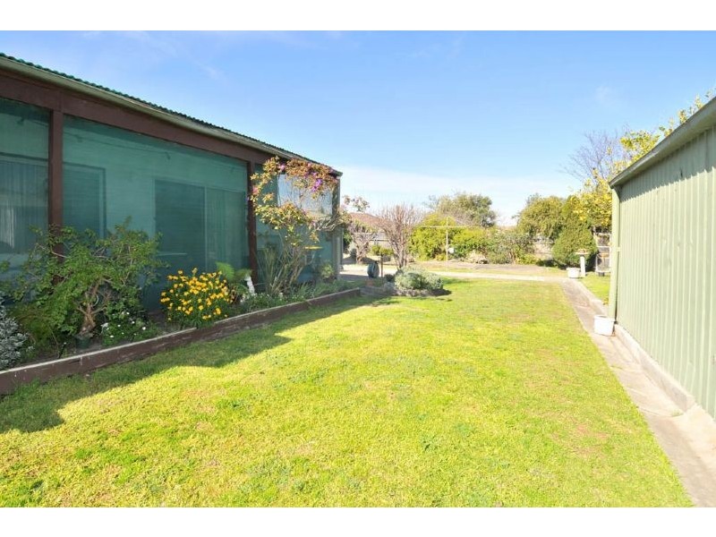 31 Gladstone Parade, Glenroy VIC 3046