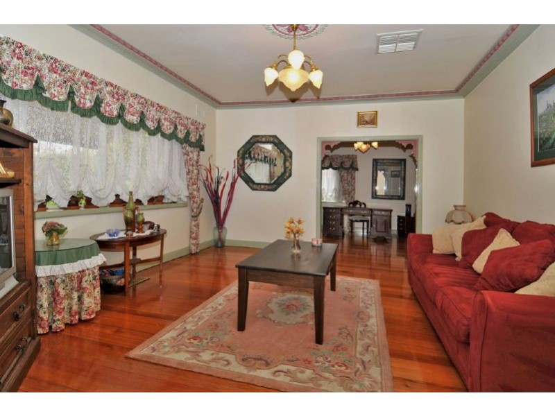 15 Lex Grove, Oak Park VIC 3046