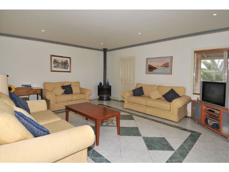 15 Lex Grove, Oak Park VIC 3046