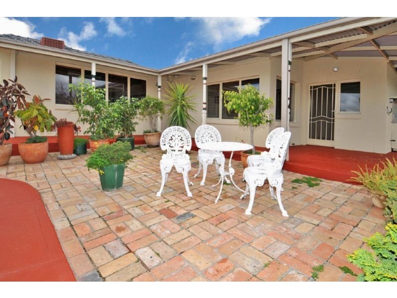 15 Lex Grove, Oak Park VIC 3046
