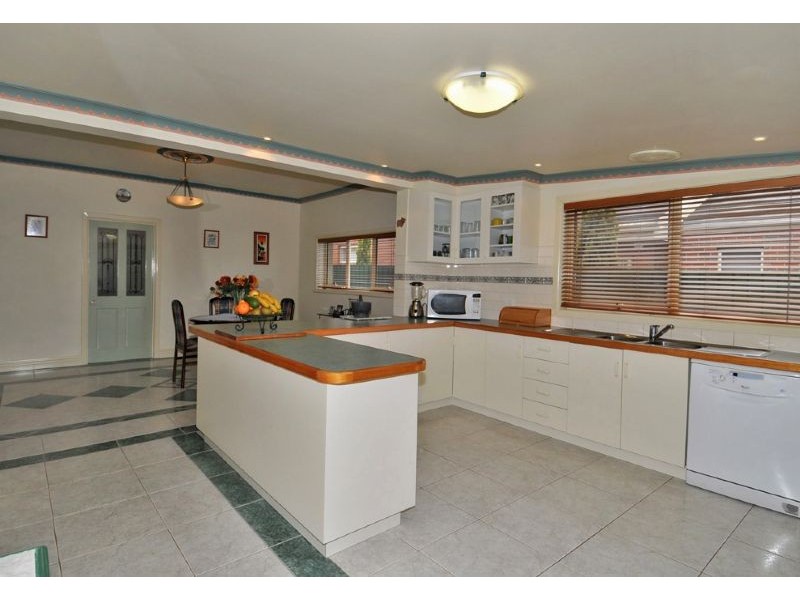 15 Lex Grove, Oak Park VIC 3046