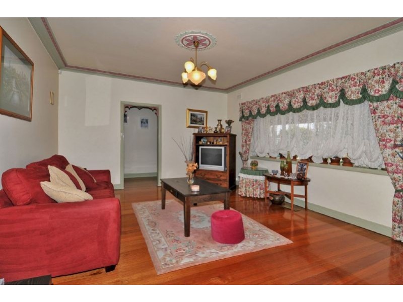 15 Lex Grove, Oak Park VIC 3046