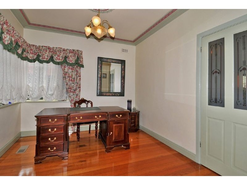15 Lex Grove, Oak Park VIC 3046