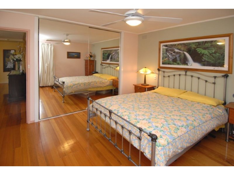 4 Bena Court, Dallas VIC 3047