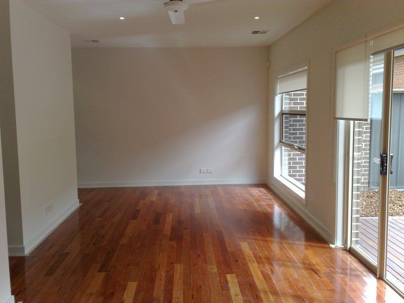2/16 Leonard Avenue, Glenroy VIC 3046