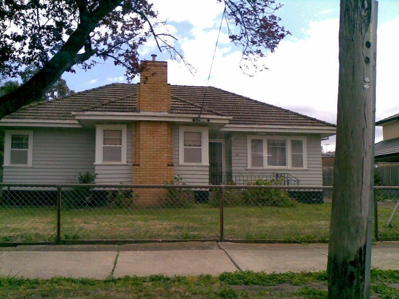 42 GLADSTONE PARADE, Glenroy VIC 3046