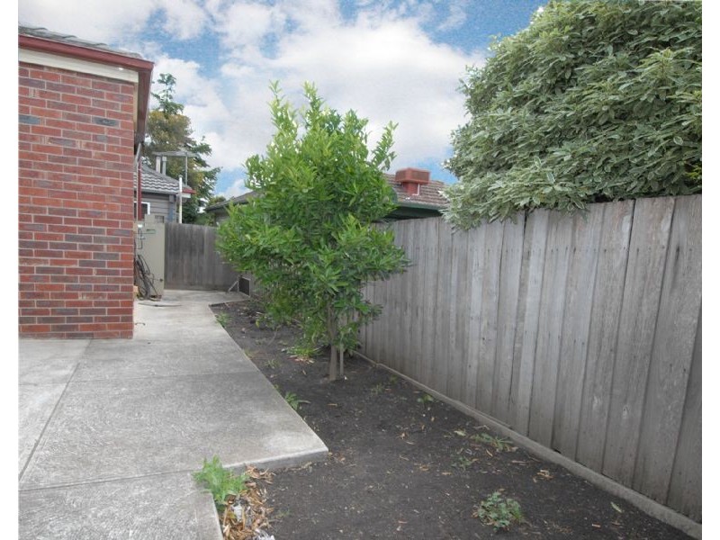 2 Muntz Avenue, Glenroy VIC 3046