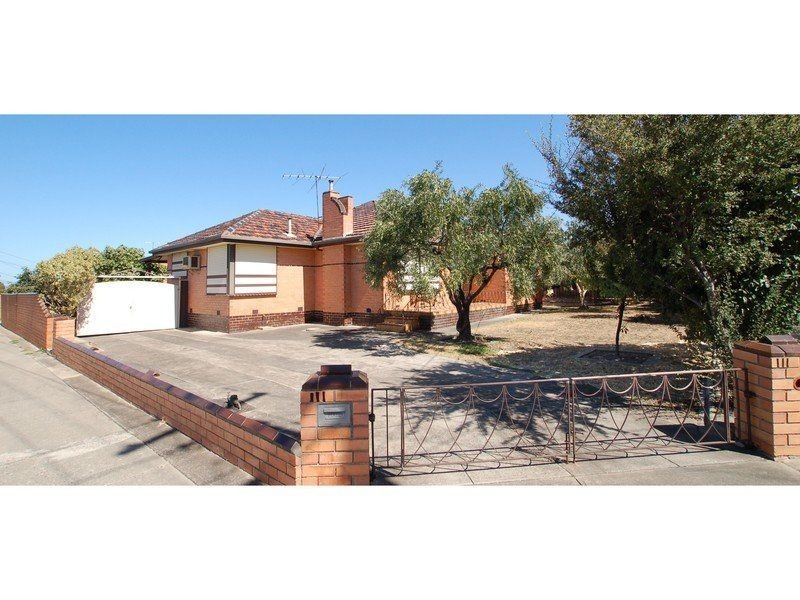 111 HILTON ST, Glenroy VIC 3046