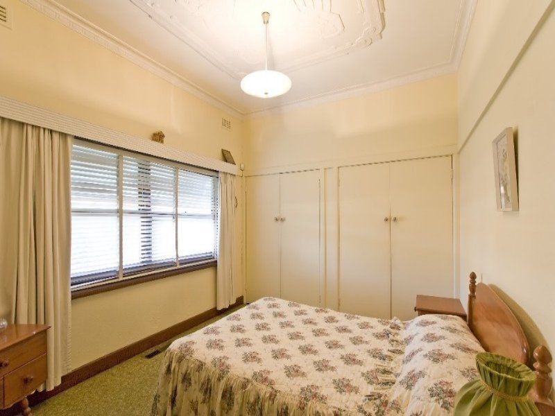 24 KIRBISTER ST, Pascoe Vale VIC 3044