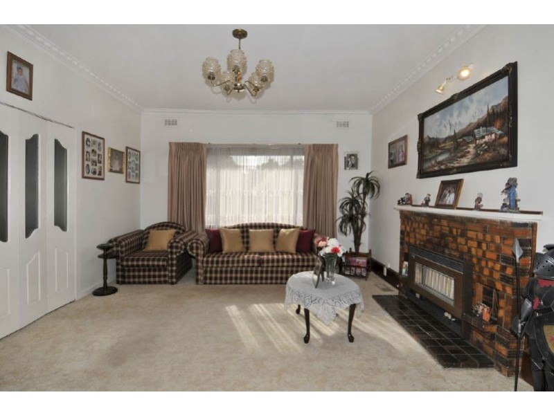 17 GLENROY ROAD, Glenroy VIC 3046