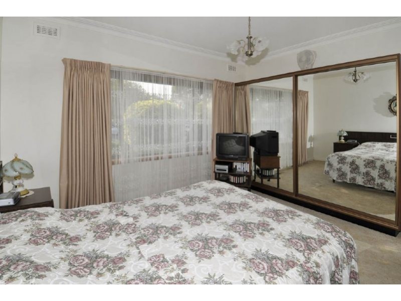 17 GLENROY ROAD, Glenroy VIC 3046