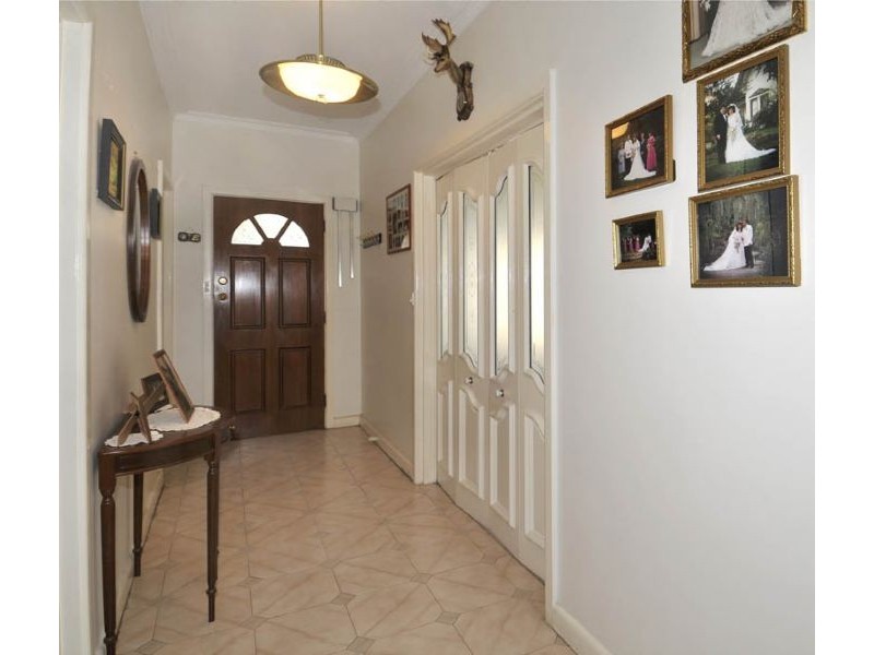 17 GLENROY ROAD, Glenroy VIC 3046