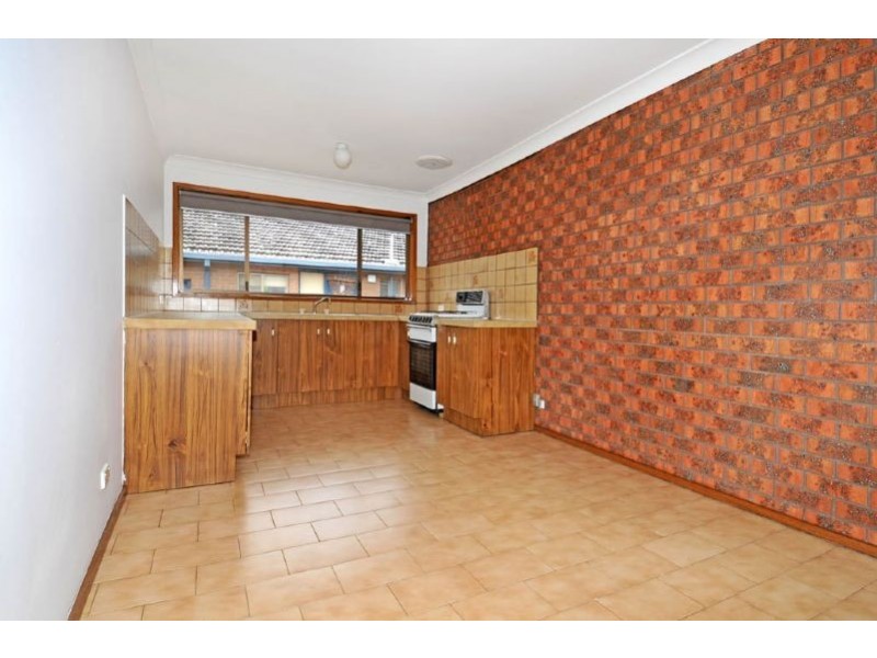 2/24 Gladstone Parade, Glenroy VIC 3046