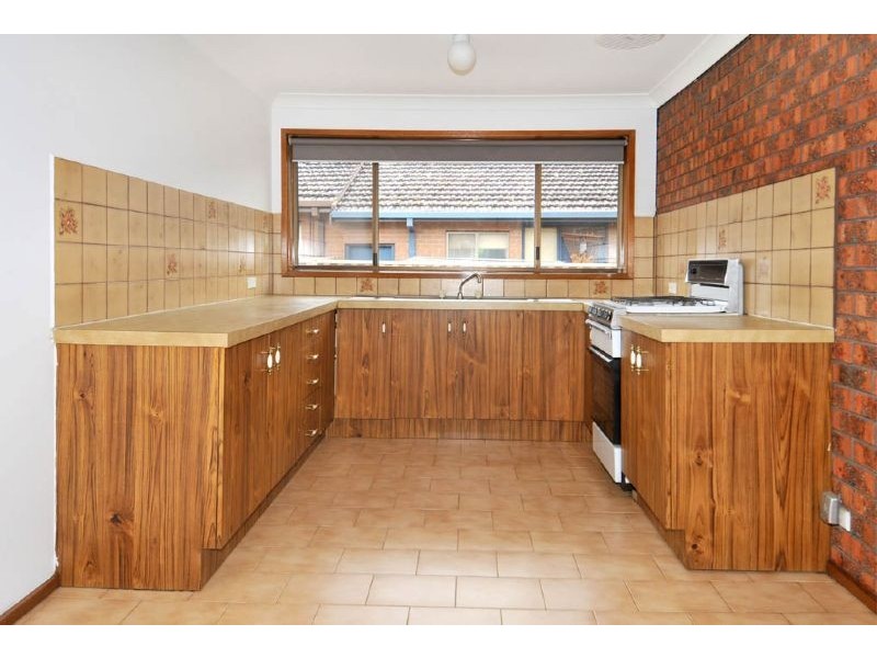 2/24 Gladstone Parade, Glenroy VIC 3046