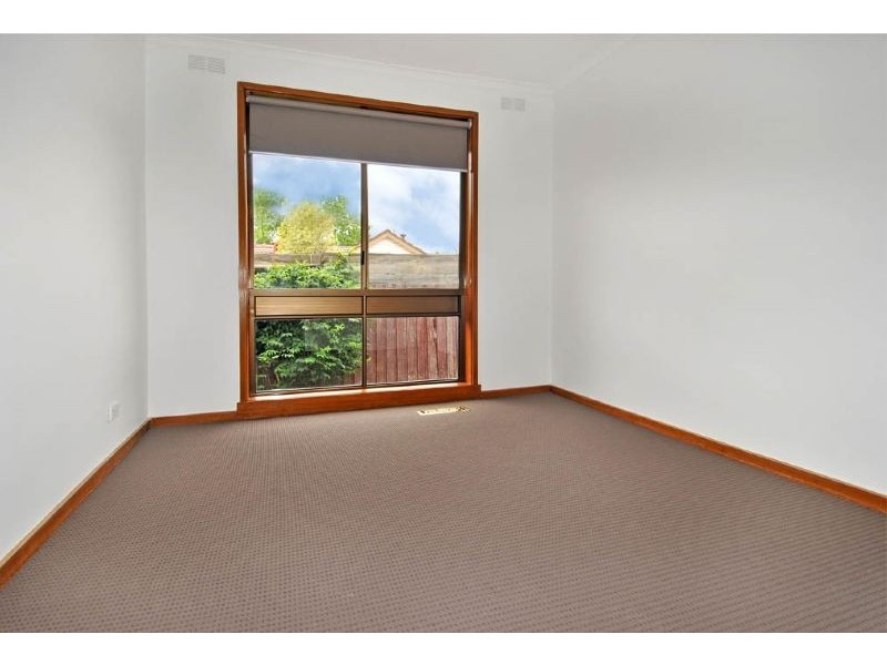 2/24 Gladstone Parade, Glenroy VIC 3046