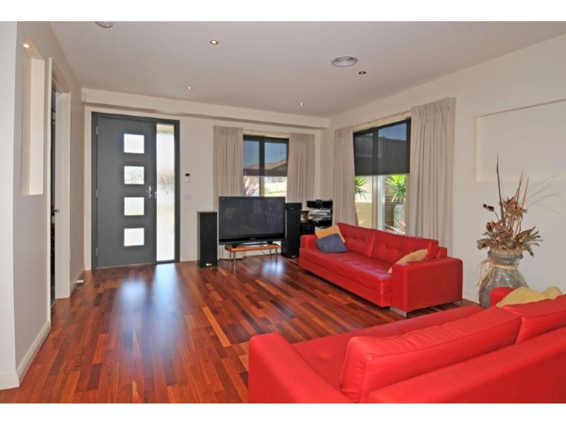 35 Hillcrest Drive, Westmeadows VIC 3049