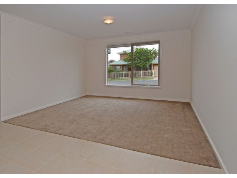 2/68 Daley Street, Glenroy VIC 3046