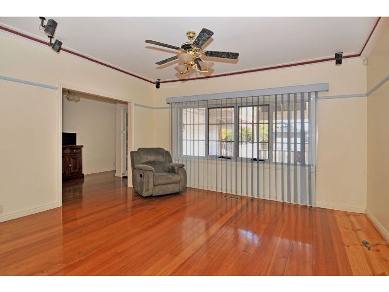 28 Hillcrest Road, Oak Park VIC 3046