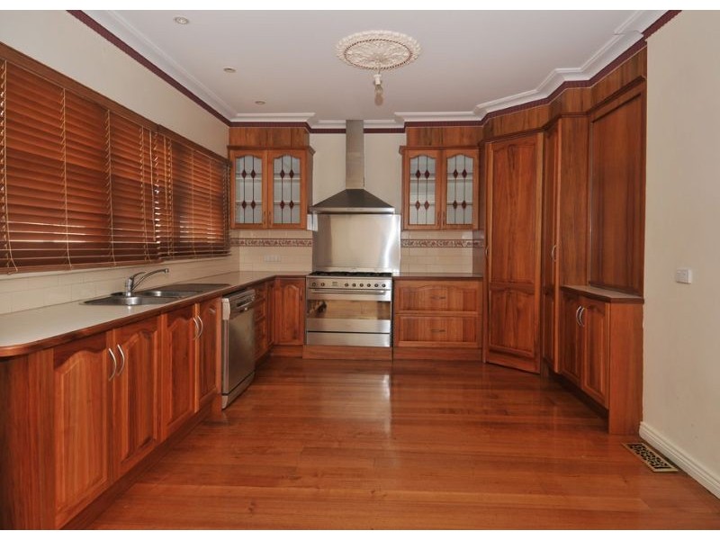 28 Hillcrest Road, Oak Park VIC 3046