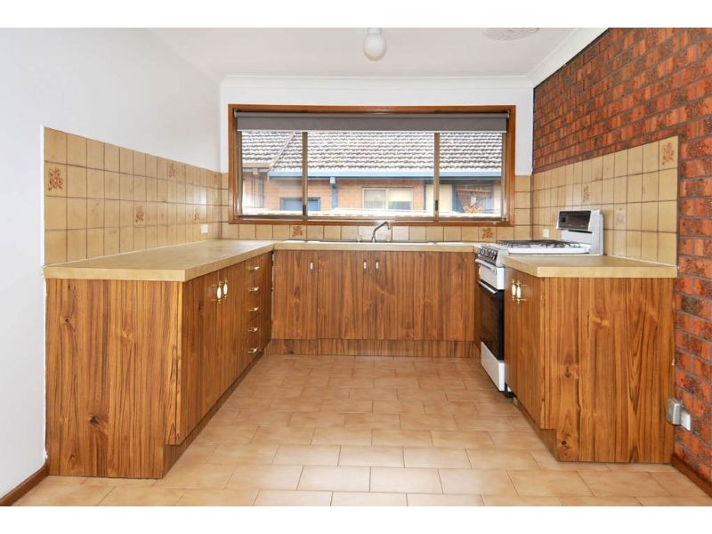 2/24 Gladstone Parade, Glenroy VIC 3046