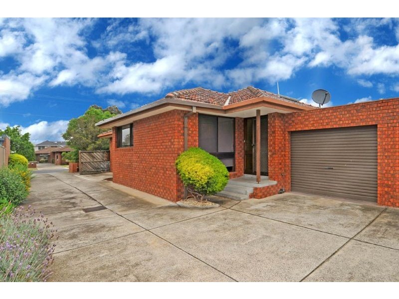 2/24 Gladstone Parade, Glenroy VIC 3046
