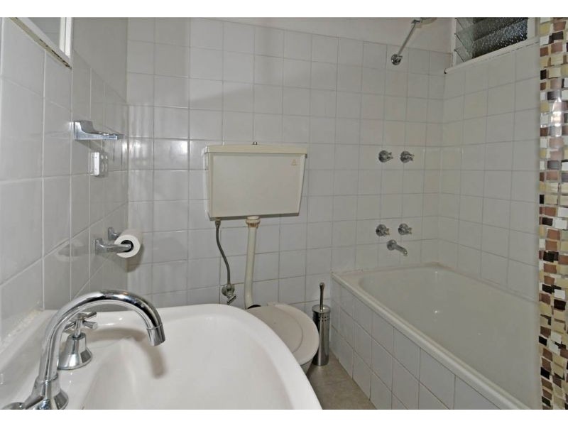 2/11 Currajong Street, Glenroy VIC 3046