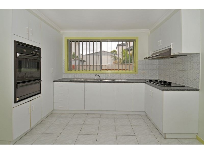 2/67 Rhodes Parade, Oak Park VIC 3046