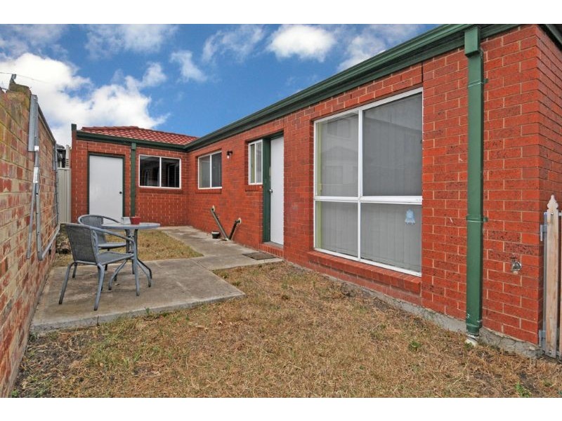 2/67 Rhodes Parade, Oak Park VIC 3046