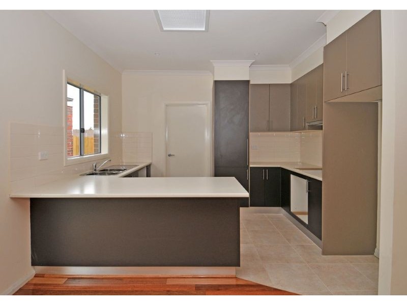 4/17 Mackinnon Grove, Glenroy VIC 3046