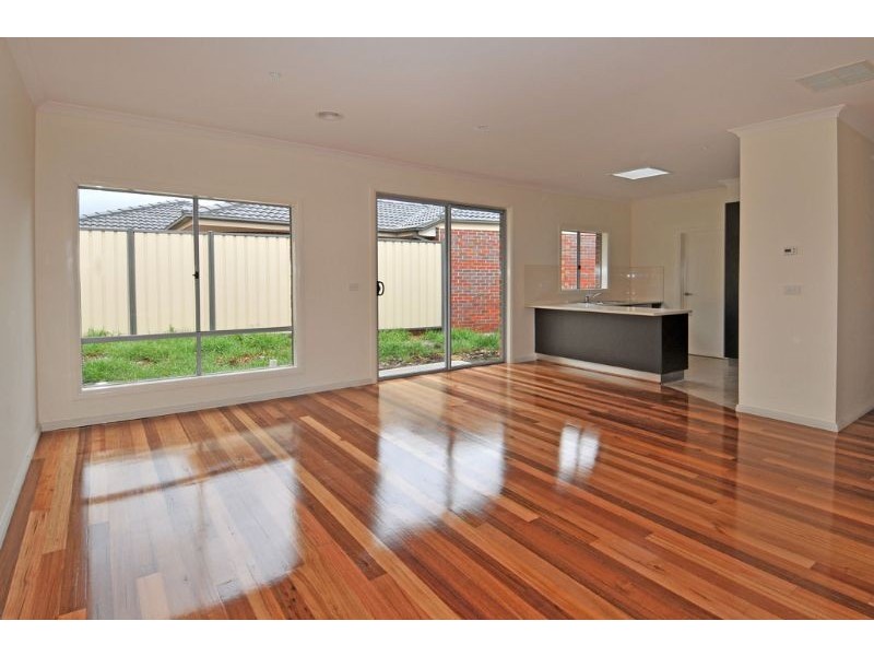 4/17 Mackinnon Grove, Glenroy VIC 3046